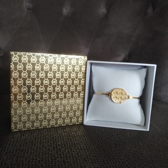 ✨️HP✨️ Michael Kors Gold💛 Medallion🏅 Bracelet - NWT - Picture 14 of 15